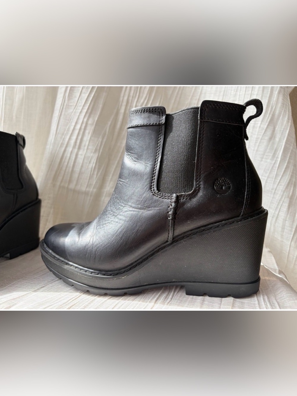 Timberland - Women’s Black Leather Wedge Chelsea Booties